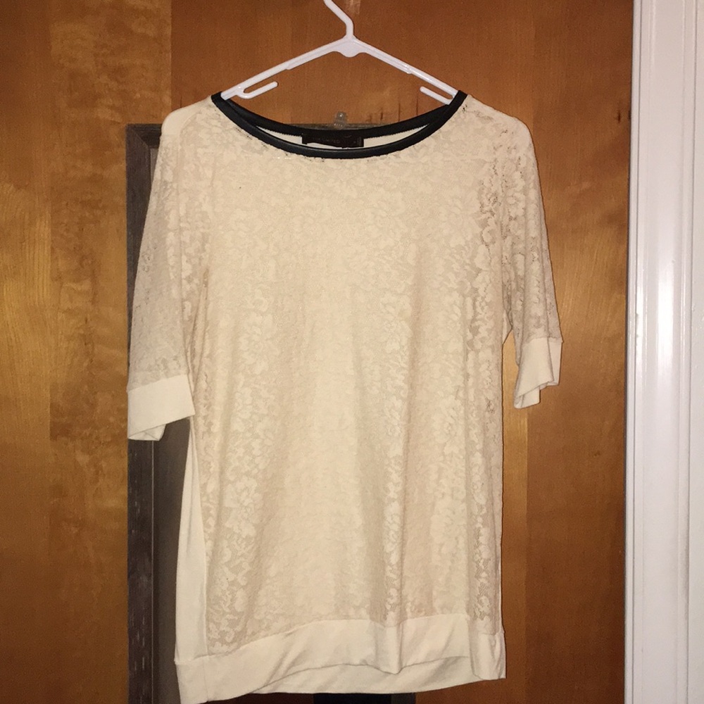 Lace top w/black faux leather neck lining